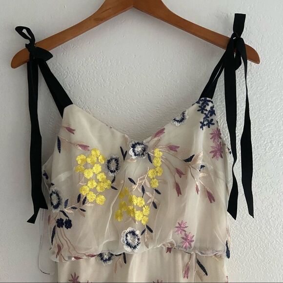 Donna Morgan V-Neck Sleeveless Blouson Back
Embroidered Mesh Dress Sz 4 yellow - Picture 11 of 13